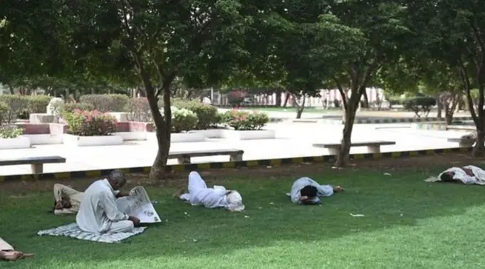 ڪراچي ۾ ايندڙ 3 ڏينهن گرمي برقرار، سنڌ جي مختلف علائقن ۾ اڄ کان برسات جو امڪان